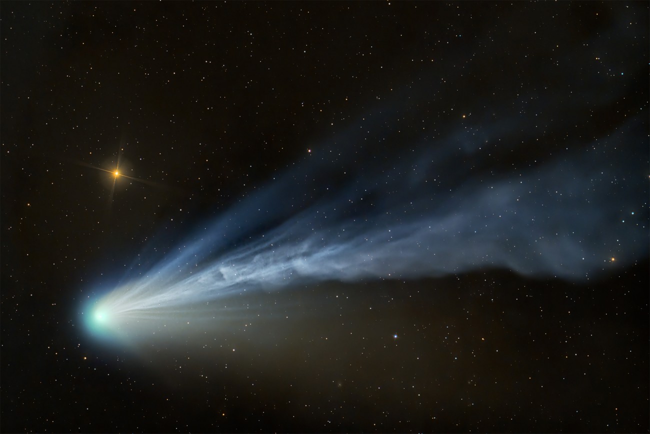 Comet 12P/Pons−Brooks reacting to solar winds