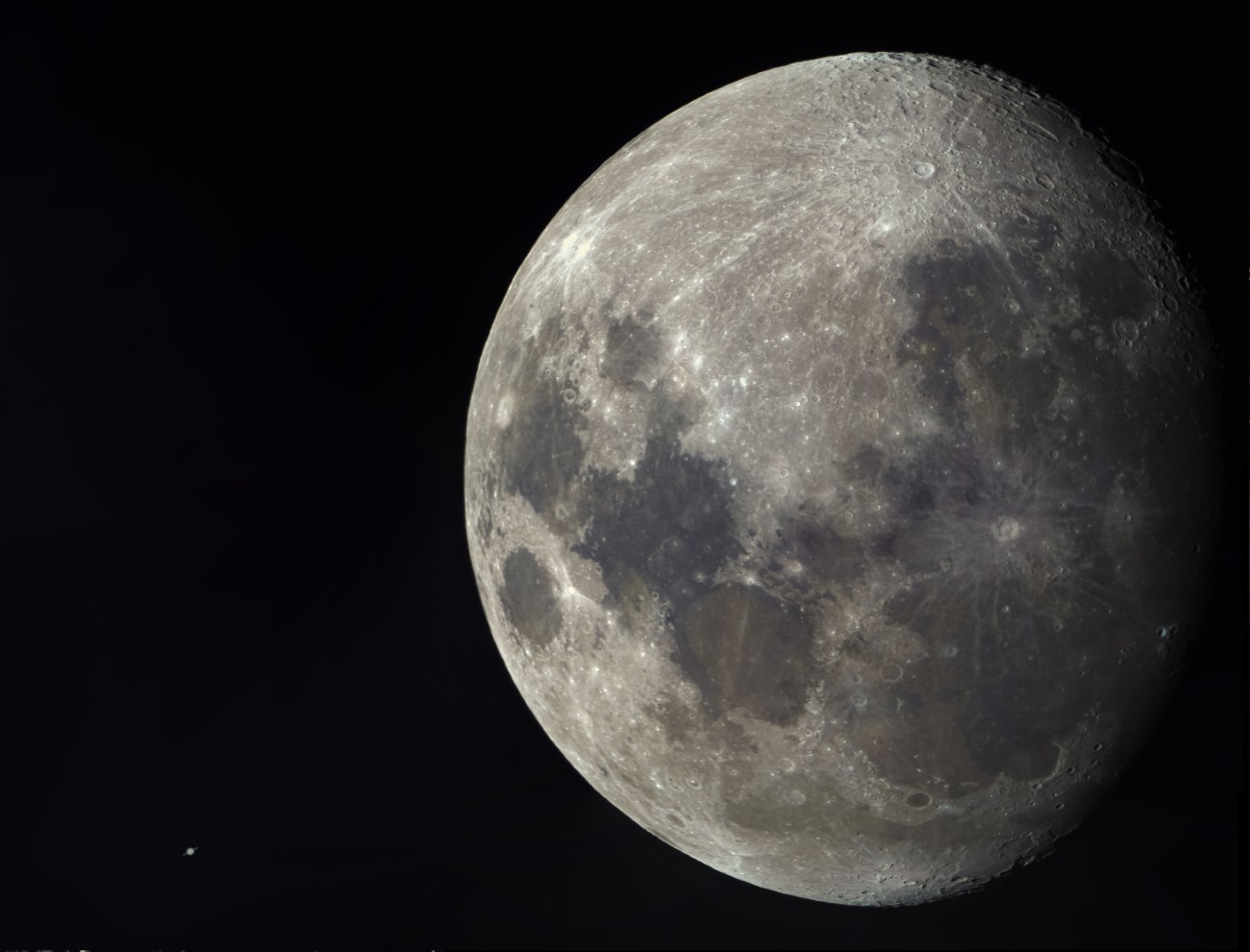 Conjunction of the Moon and Saturn