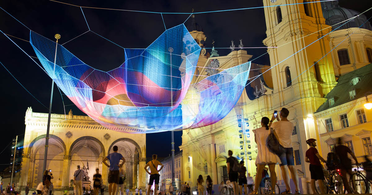 Artist Weaves Monumental Fiber Installations Whose Colors Shift and Evolve With the Sun