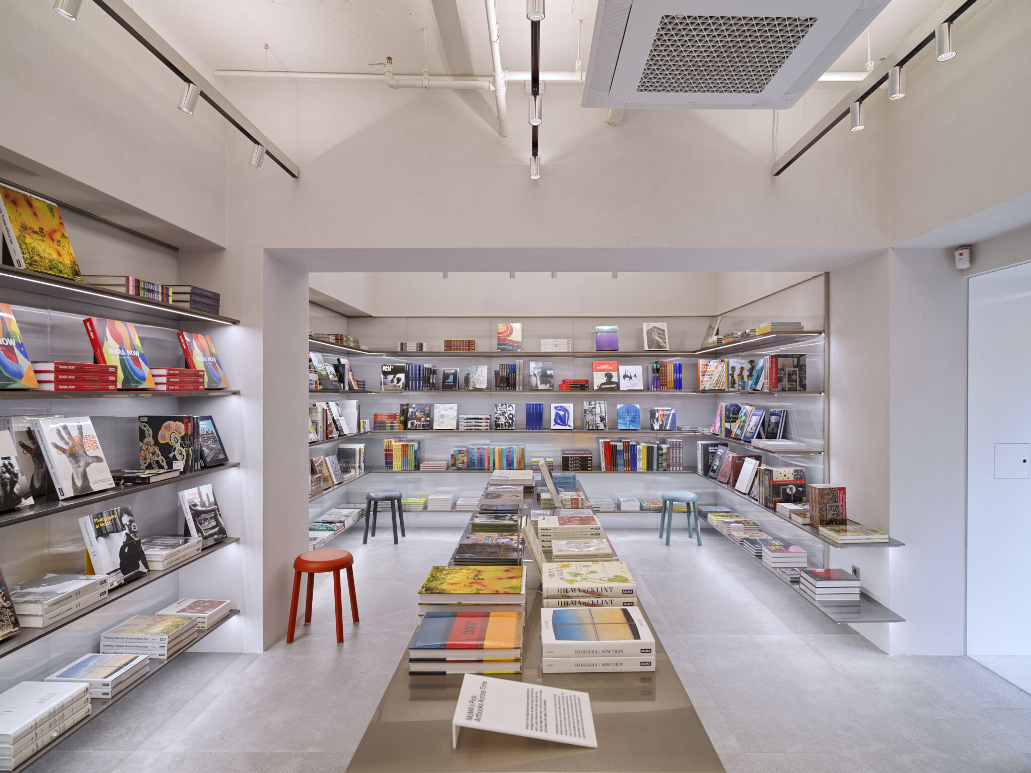 La nueva lente interior de la librería de Seúl de MoMA