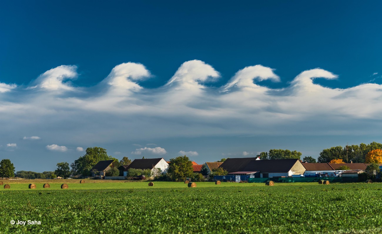 Clouds that looks likes waves in the sky