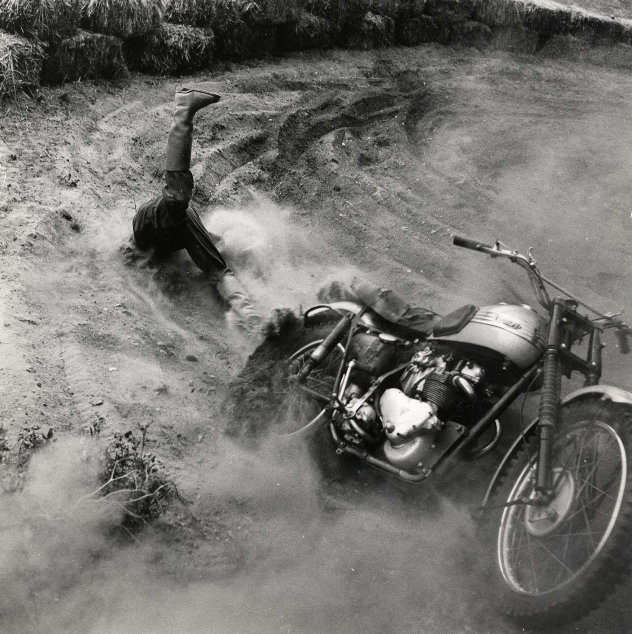 Mogens von Haven, 1955. A competitor tumbles off his motorcycle during the Motorcross World Championship at the Volk Mølle race course.