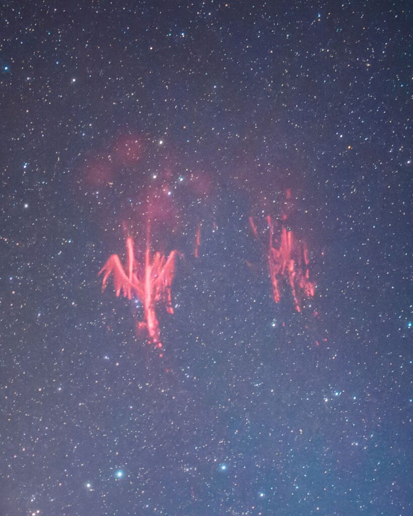 Rare Red Sprites, Milky Way, and Southern Liguts All Captured in One ...