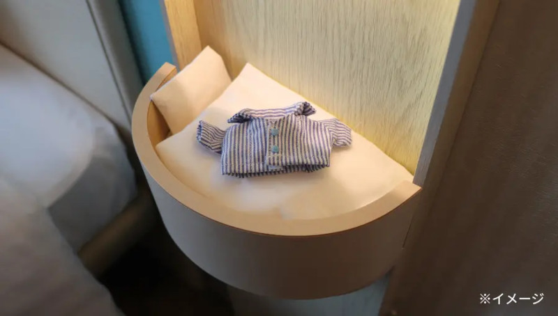 Pajamas and bed for plushies in Japanese hotels