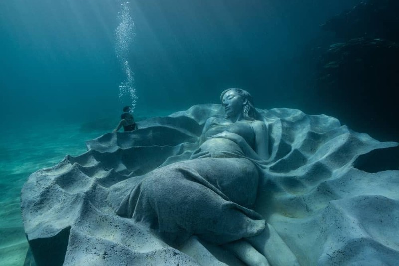 Jason DeCaires Taylor underwater sculpture in Japan