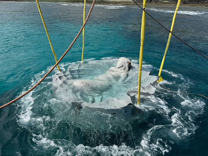 Jason DeCaires Taylor underwater sculpture in Japan