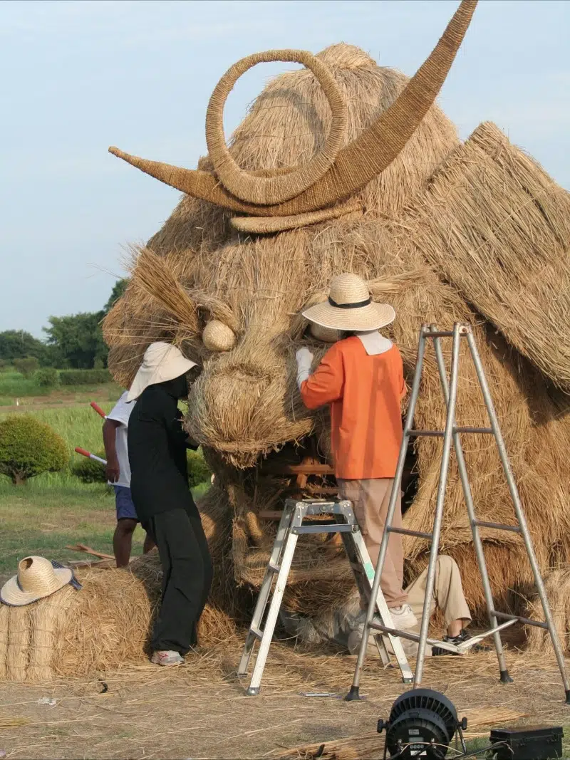 Students building a Straw sculpture of a mythical creature