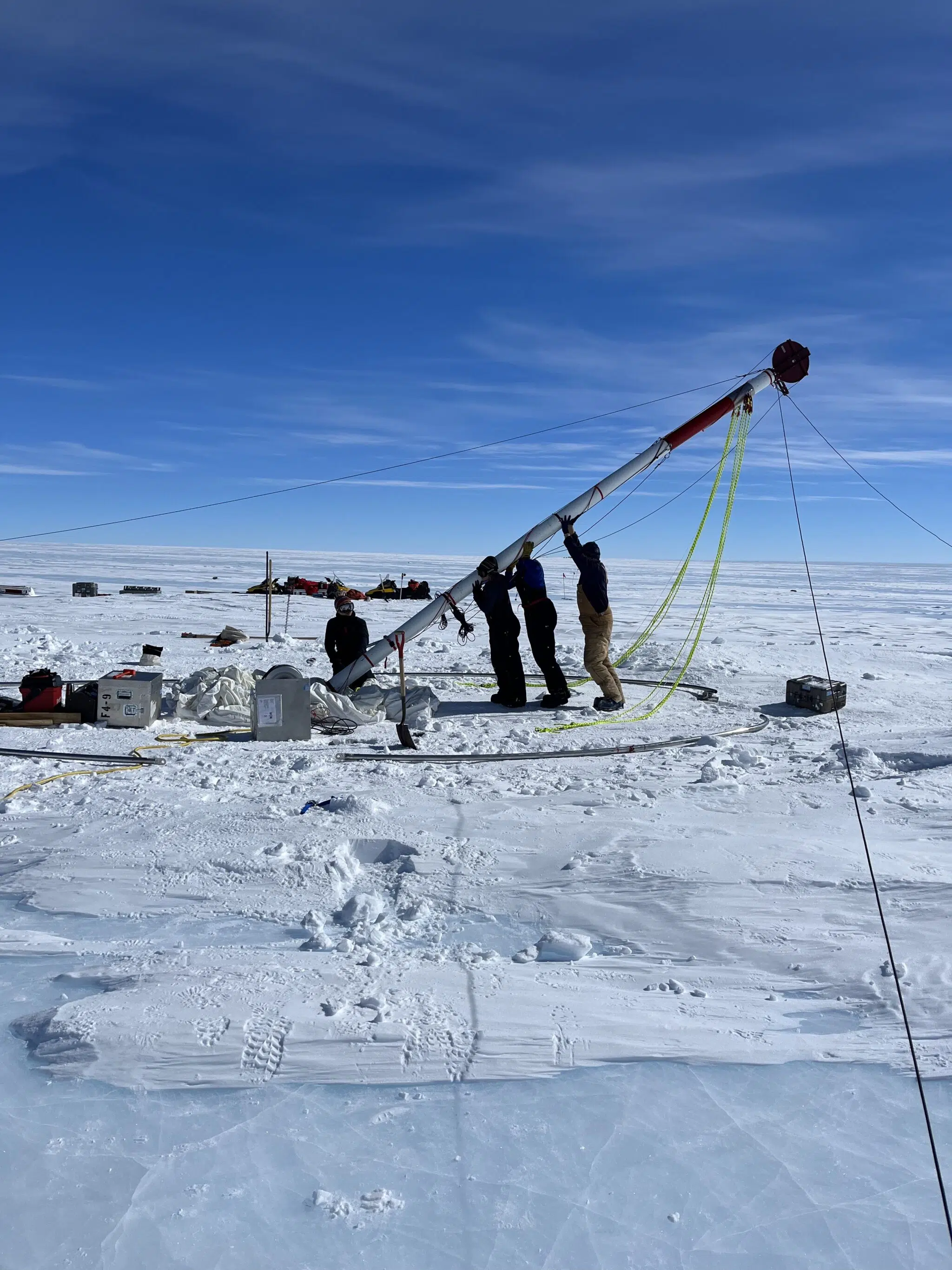 Raising the Foro Drill in Allan Hills, Antarctica, 2022-2023. (Photo: Julia Marks Peterson/COLDEX)