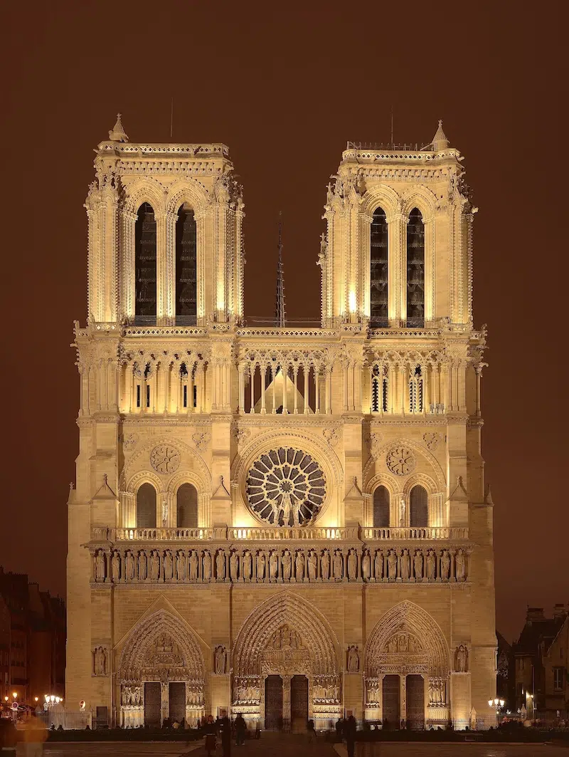 notre dame facade at night
