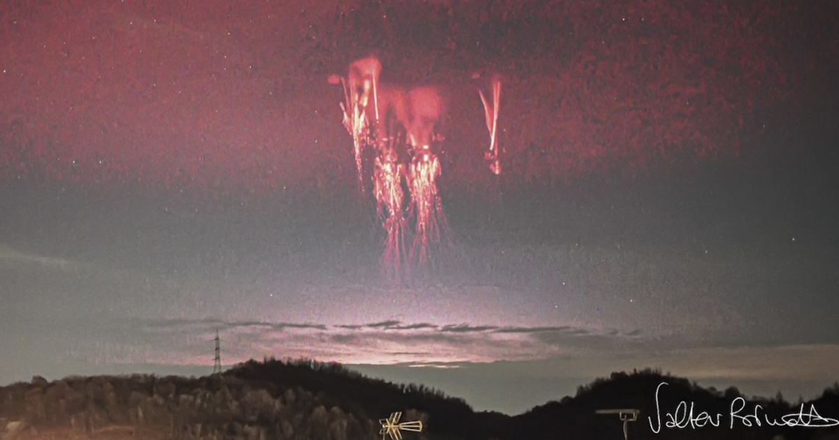Rare Elves and Sprites Light up the Sky Like a Scene From the Film ‘Independence Day’
