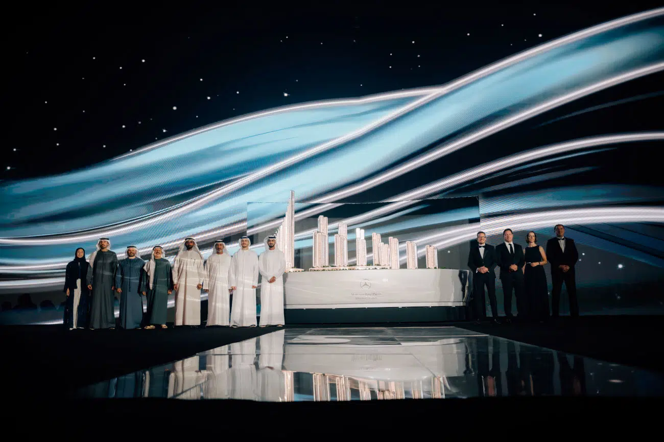 3d Model of Mercedes-Benz Places Benghatti City at live presentation