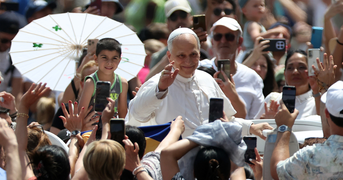 Vogue Magazine Names Pope Leo XIV as One of the Best Dressed People of 2025