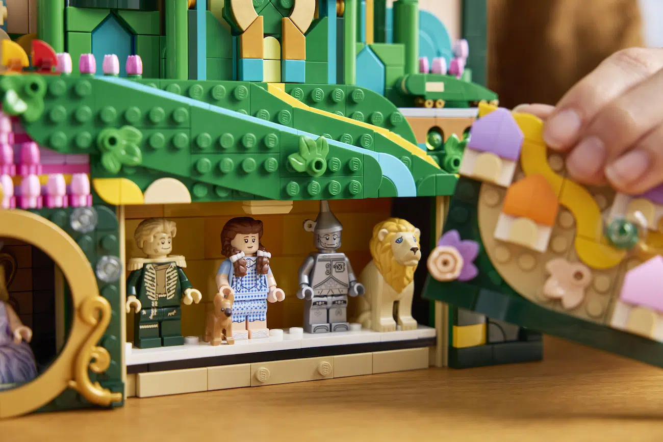 Hidden cubby where Dorothy and her companions can be stored