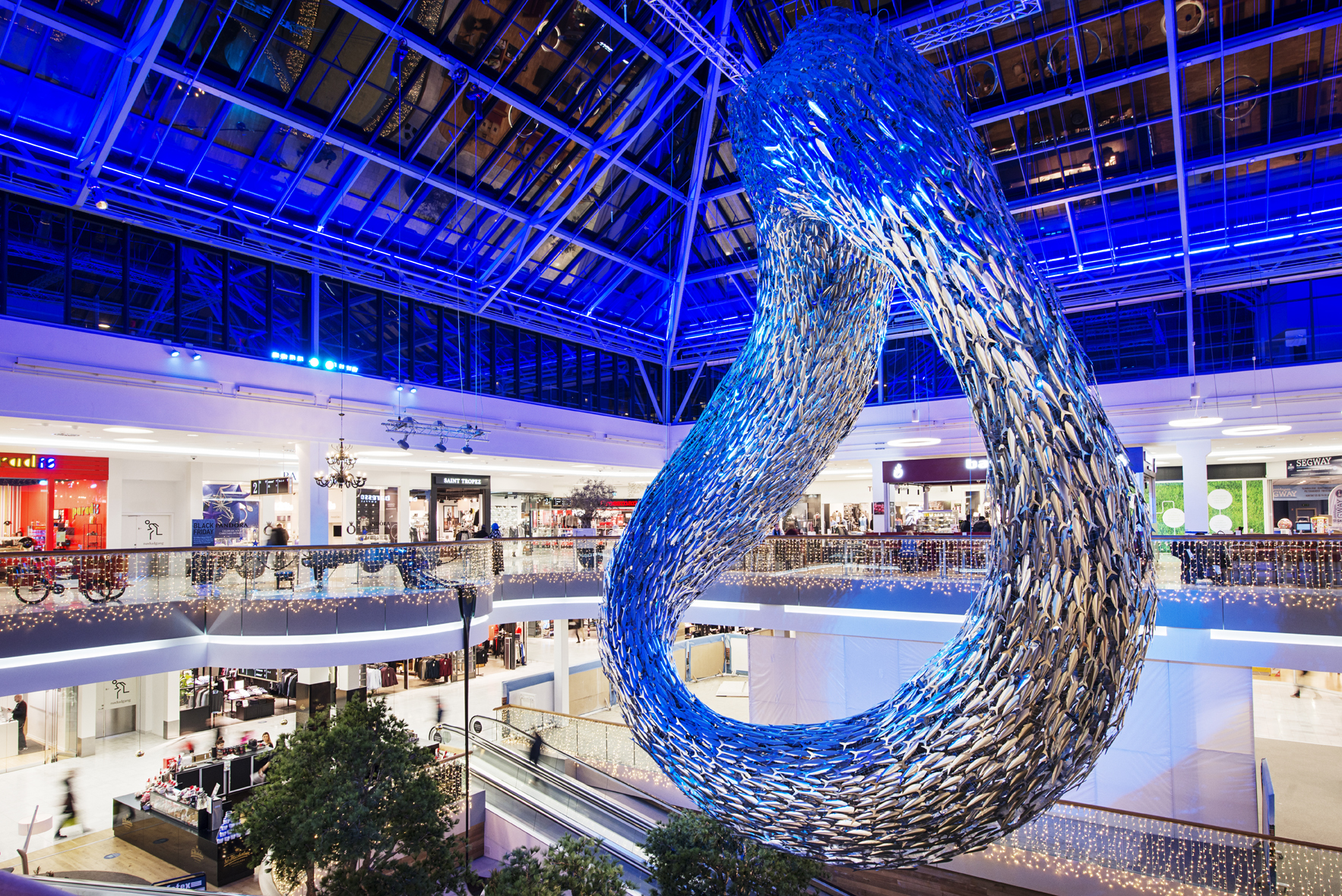 A complex Scabetti chandelier composed of glass fish hanging from the ceiling