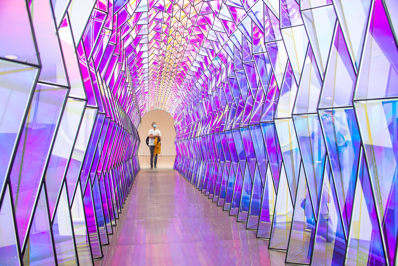 Oculus Bridge Featuring Olafur Eliasson&rsquo;s One-Way Color Tunnel