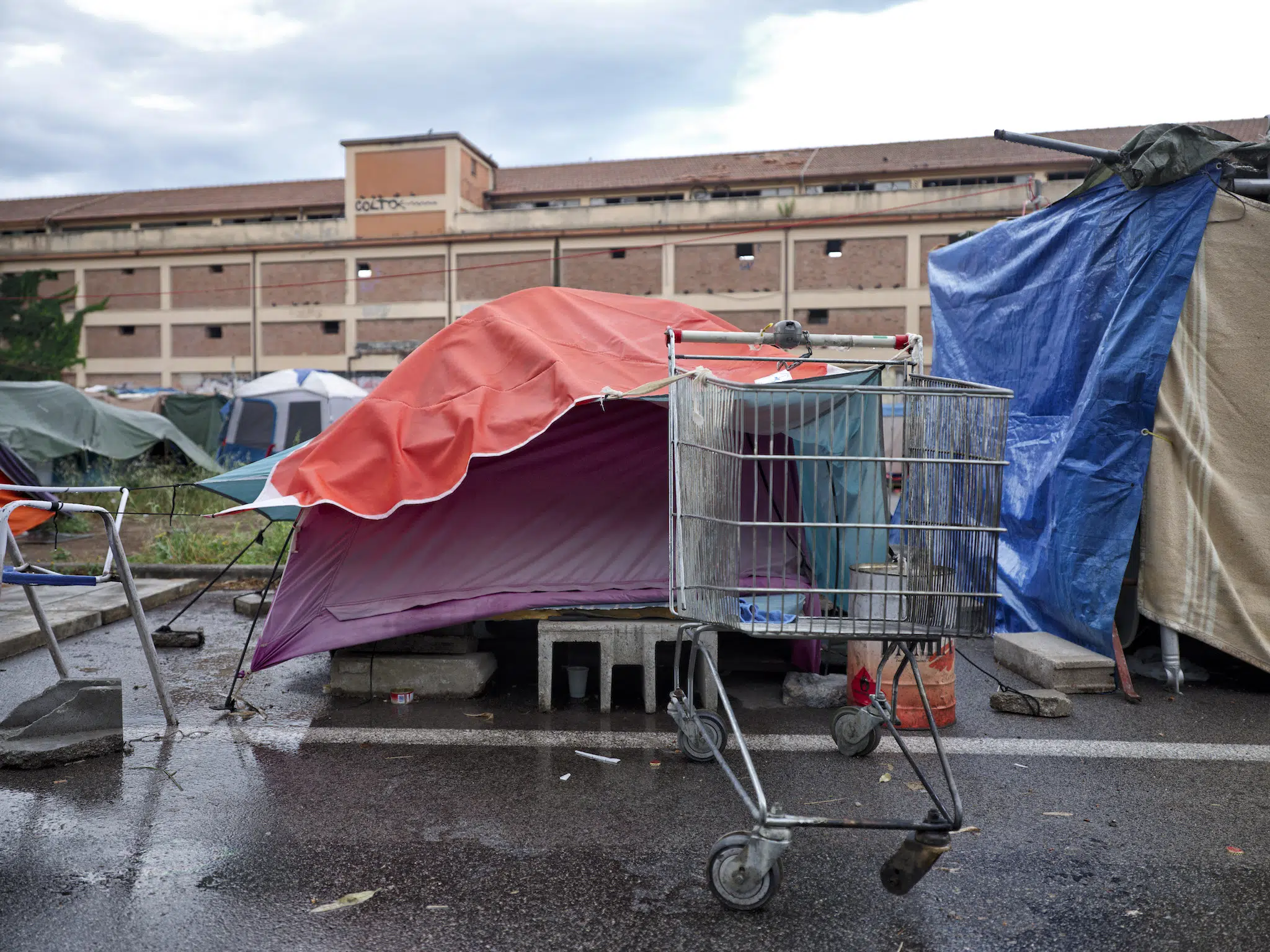 Migrant tents in Rome, as part of Steven Seidenberg&rsquo;s &ldquo;Baobab&rdquo; series