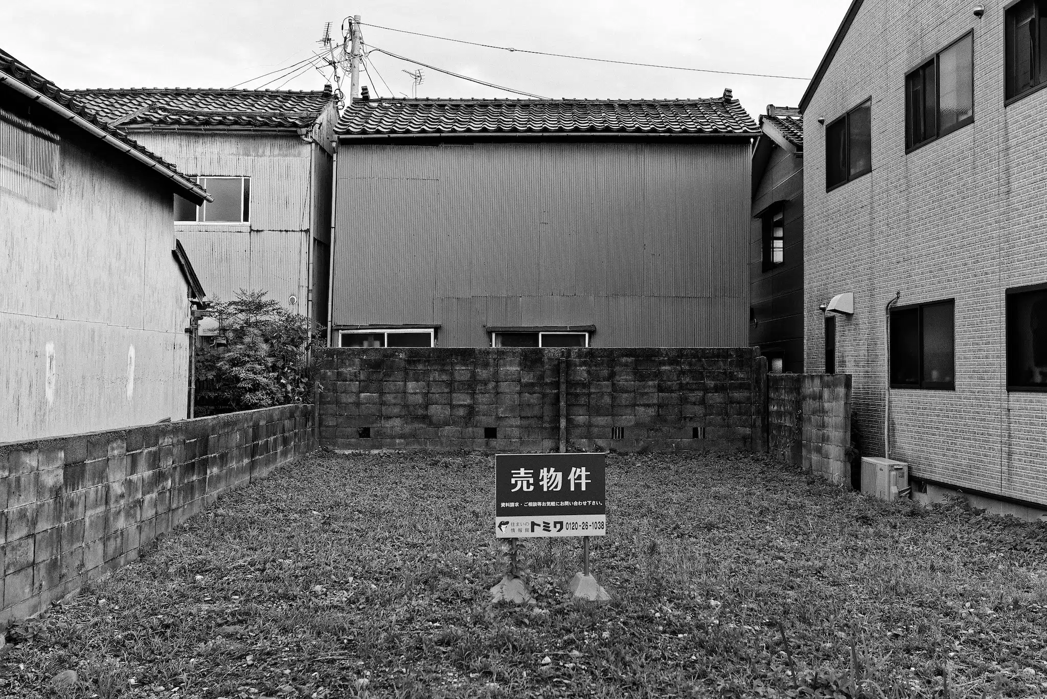 Vacant houses and vacant lots in Japan, as part of Steven Seidenberg&rsquo;s &ldquo;Kanazawa Vacancy&rdquo; series