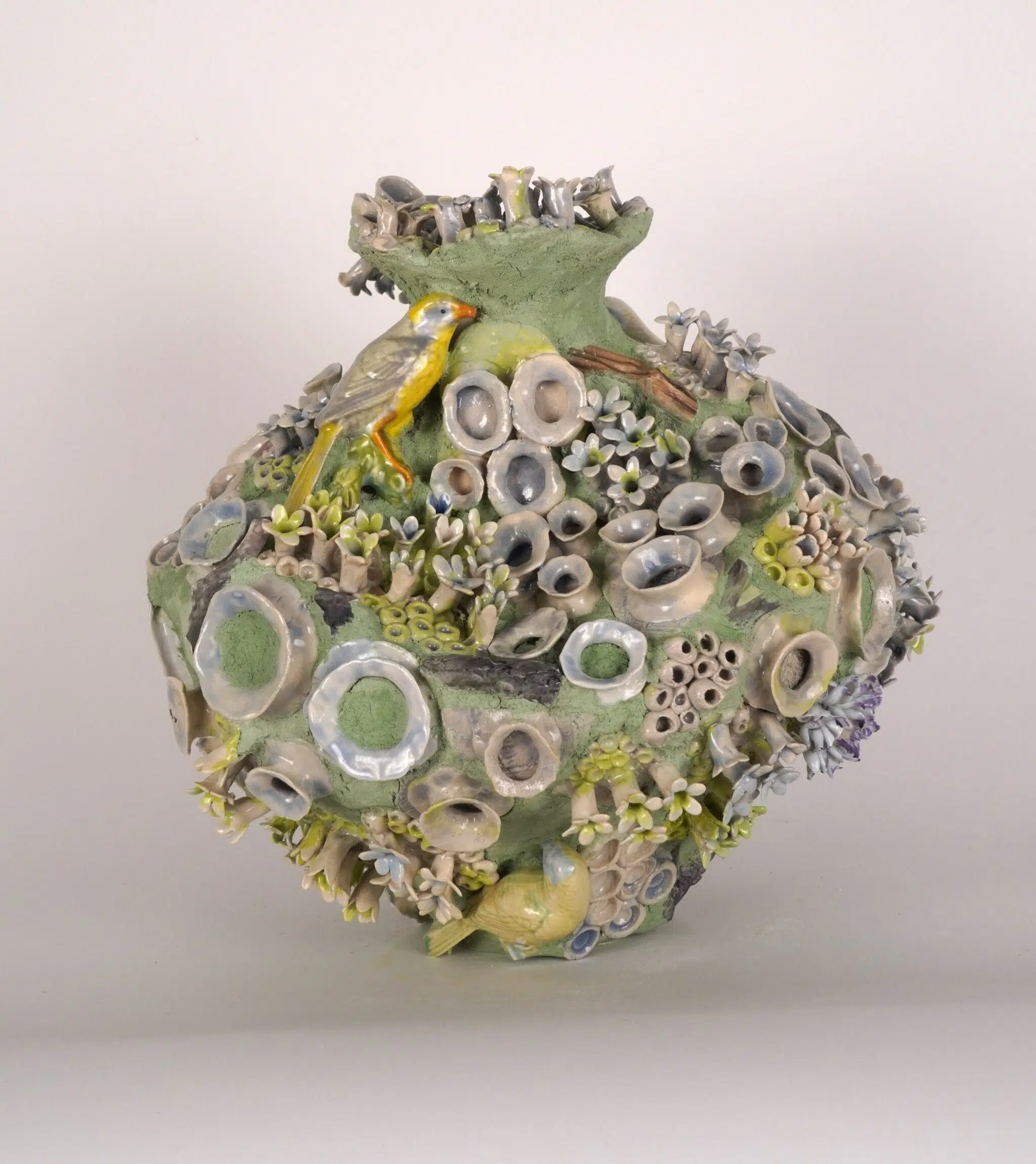 Joan Bankemper, &ldquo;Piedmont,&rdquo; 2024. Ceramic. (Courtesy of the artist Nancy Hoffman)