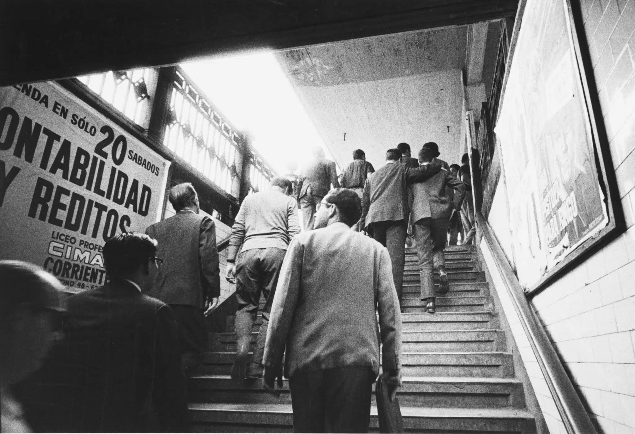 Alicia D&rsquo;Amico, Salida del Subterr&aacute;neo Lacroze, Buenos Aires, 1968. (Courtesy of Rolf Gallery)