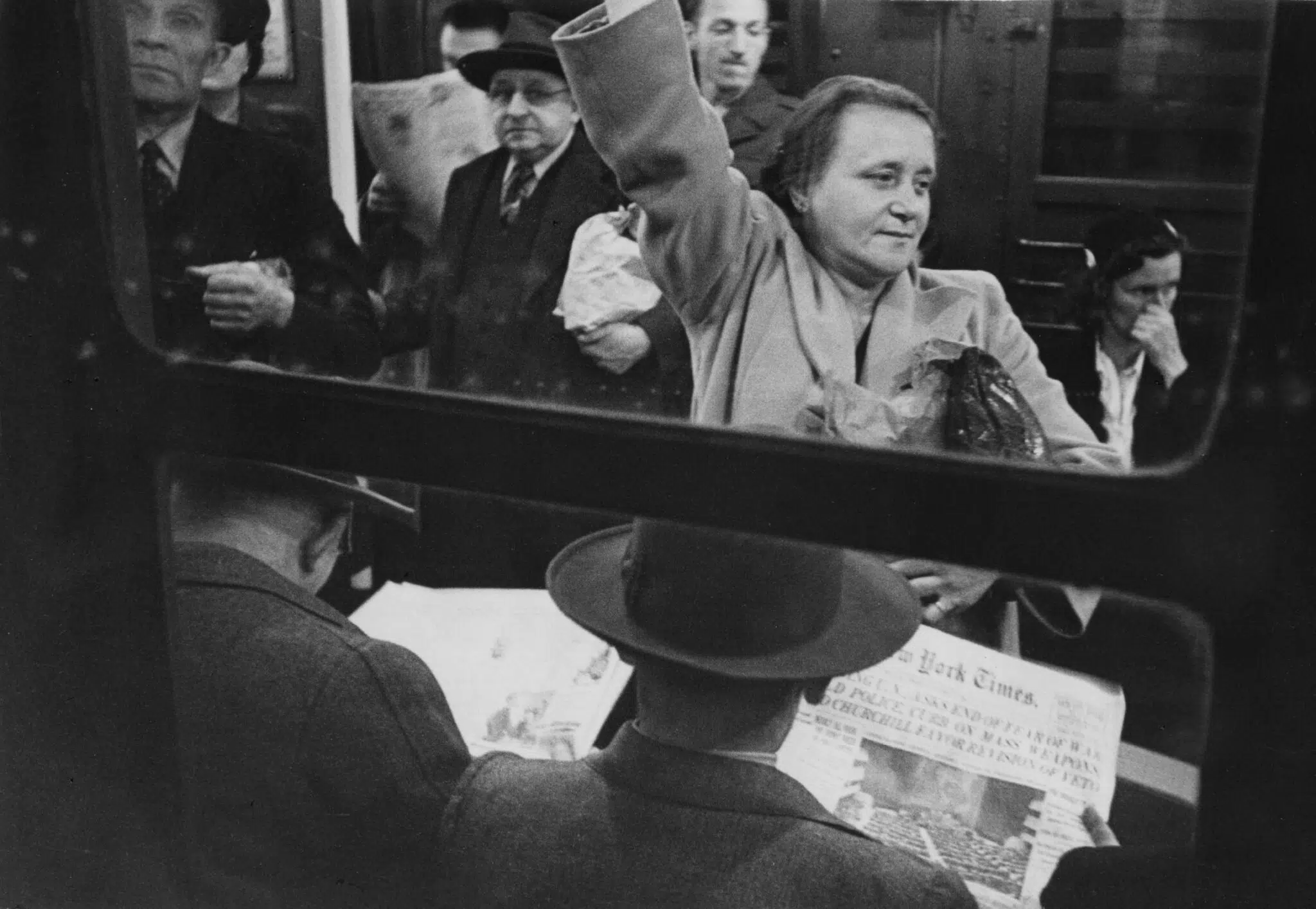 Stanley Kubrick, &ldquo;Life and Love on the New York City Subways,&rdquo; 1945. (Courtesy of Duncan Miller Gallery)