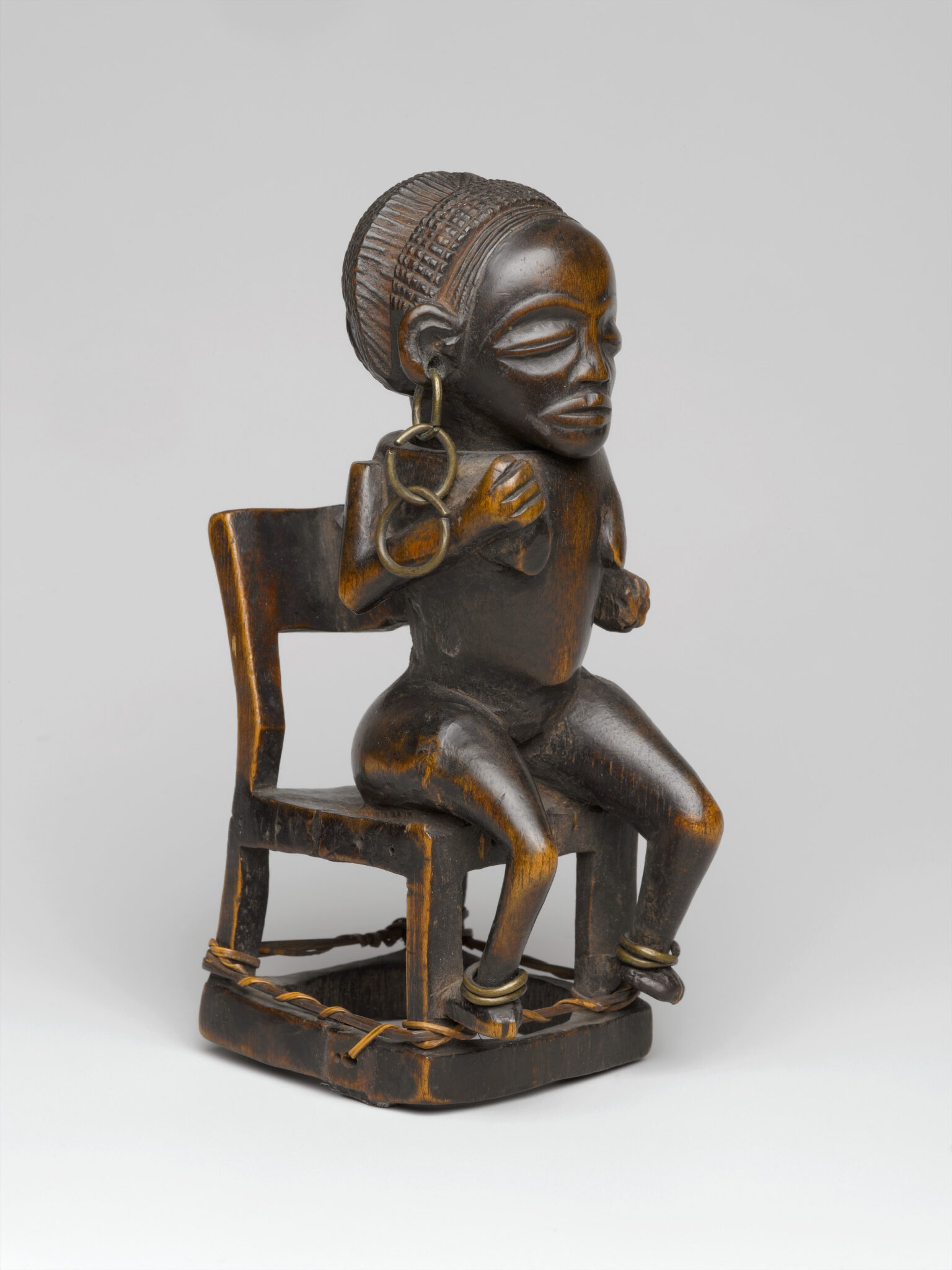 Chokwe artist, &ldquo;Tesa Ya Ma Kanya&rdquo; (Snuff Container). Northeast Angola or Bandundu Province, Democratic Republic of the Congo, 19th century. Wood, iron, and fiber