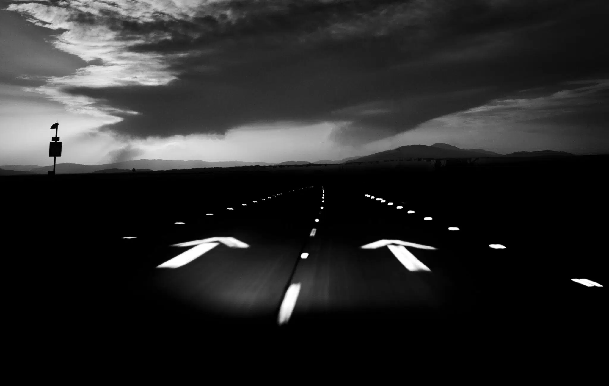 Moody urban photography shot by Emmy Award&ndash;winning TV producer Daniel Sackheim, featured in his new book &ldquo;The Unseen City&rdquo;