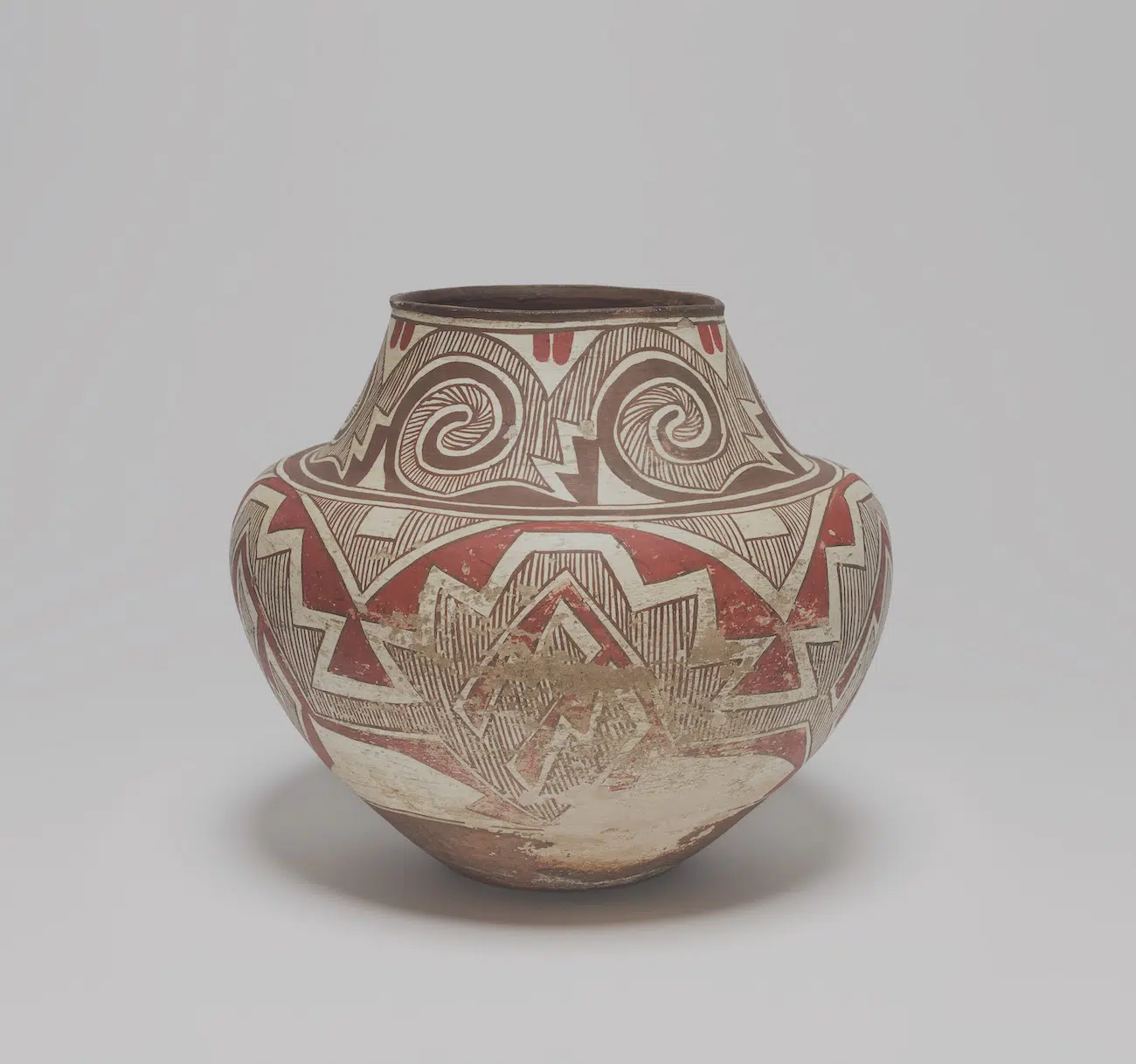 Zuni potterJar, ca. 1900-10 Earthenware, 12 x 14 3/8 x 14 3/8 in. (30.5 x 36.5 x 36.5 cm) Fine Arts Museums of San Francisco, Gift of the Thomas W. Weisel Family to the Fine Arts Museums of San Francisco, 2013