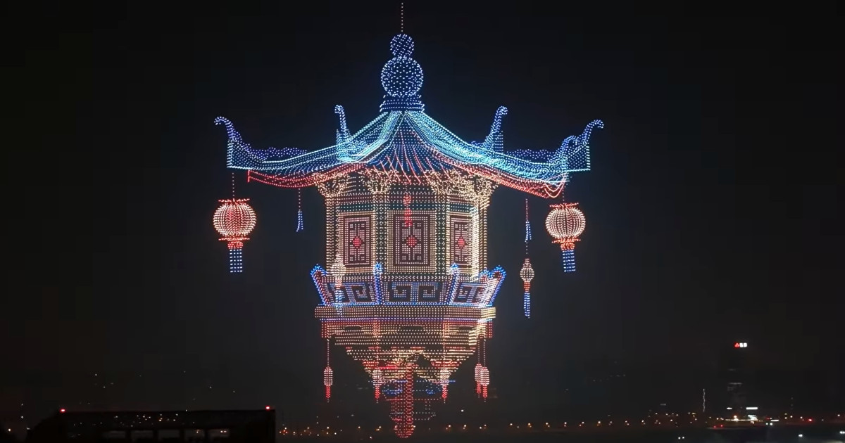 22,580 Drones Glitter in the Sky All While Shattering a Guinness World Record