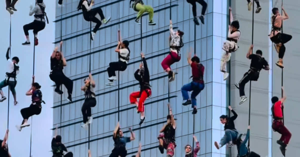 Gravity-Defying Dancers Appear to Climb the Sky in Mesmerizing Aerial Show