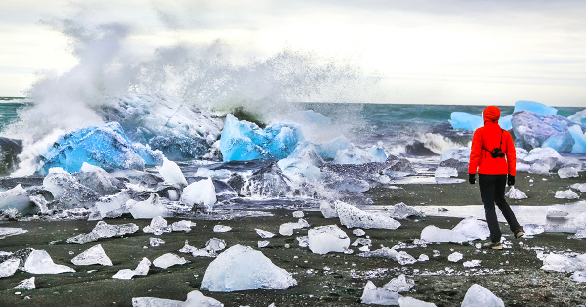 Why is Iceland using "bad" photography to promote tourism?