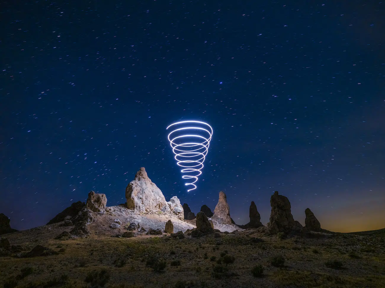 Light Cone Photography Visualizes Einstein&rsquo;s Theory of Relativity