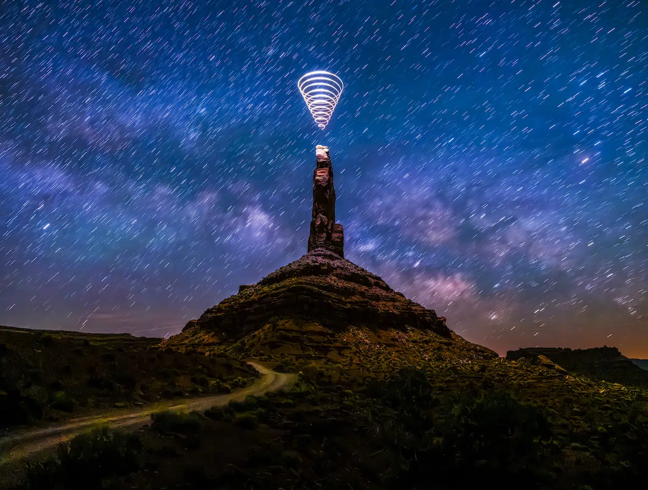 Light Cone Photography Visualizes Einstein&rsquo;s Theory of Relativity