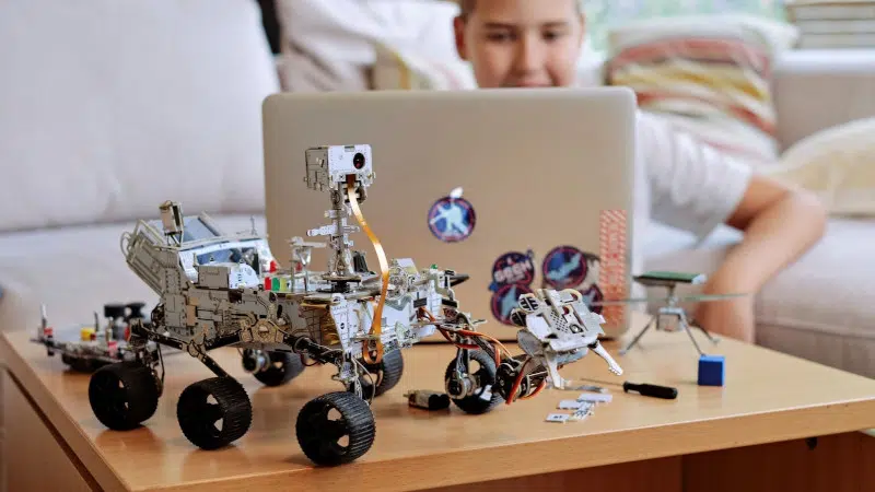 CircuitMess Perseverance rover buildable model