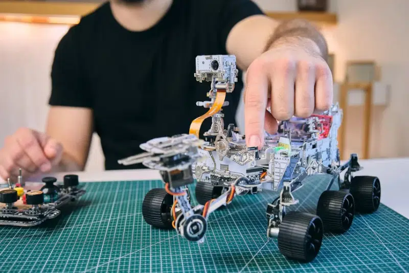 CircuitMess Perseverance rover buildable model