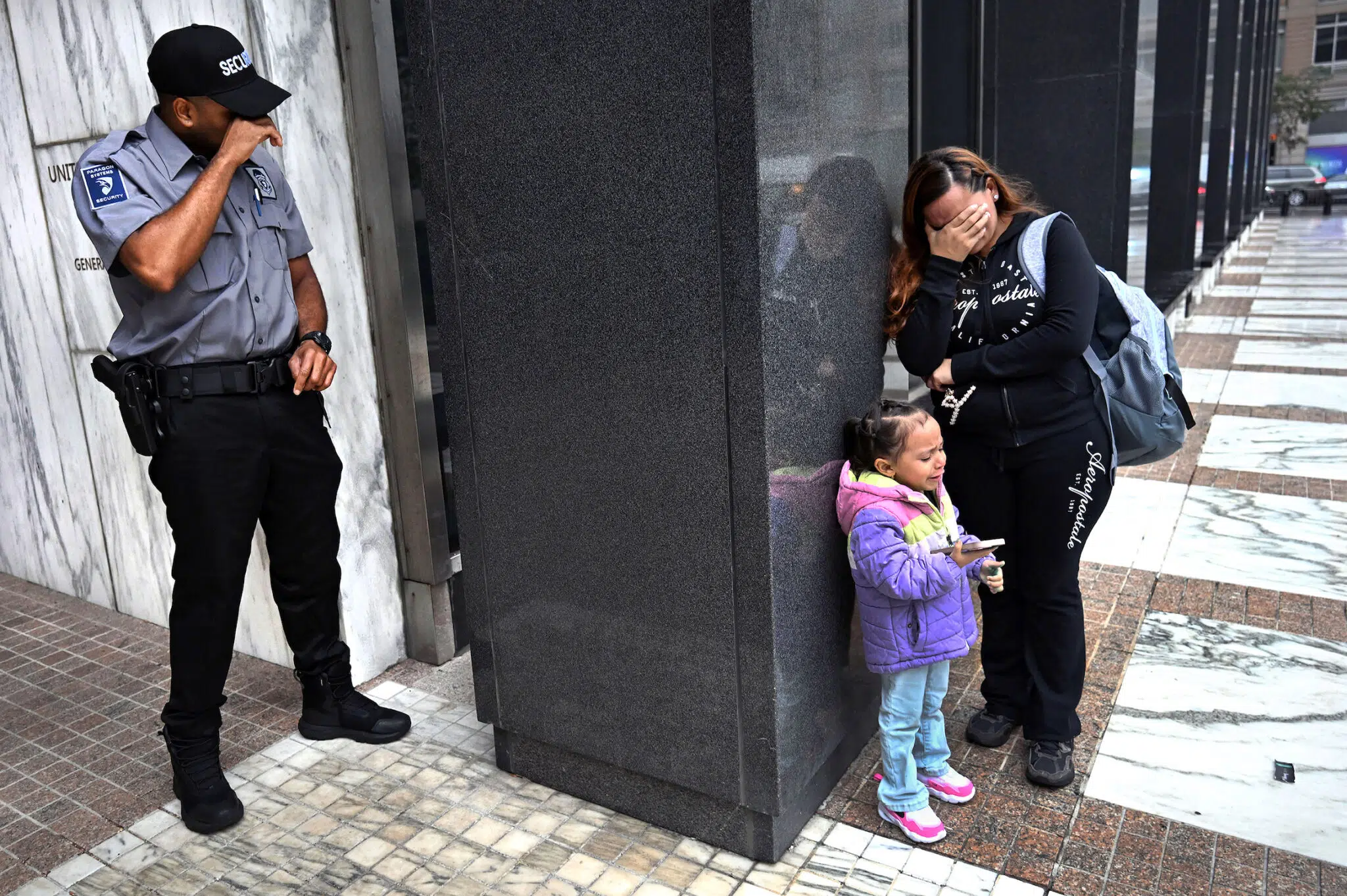 Carol Guzy, &ldquo;ICE Arrests at New York Court,&ldquo; for the Miami Herald. A security guard breaks down while witnessing a family separation. Security personnel frequently find themselves caught between federal agents, desperate families, and protesters in the increasingly volatile courthouse environment. New York, N.Y., August 20, 2025.