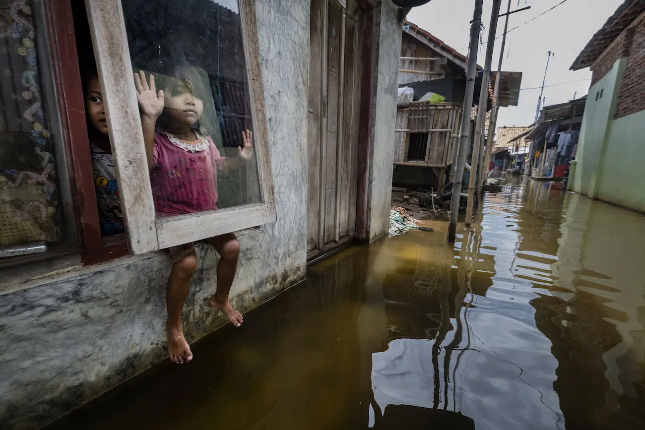 &ldquo;Sinking Hopes&rdquo; by Alain Schroeder. Runner-Up, Humanity vs Nature, 2026 Environmental Photography Award.