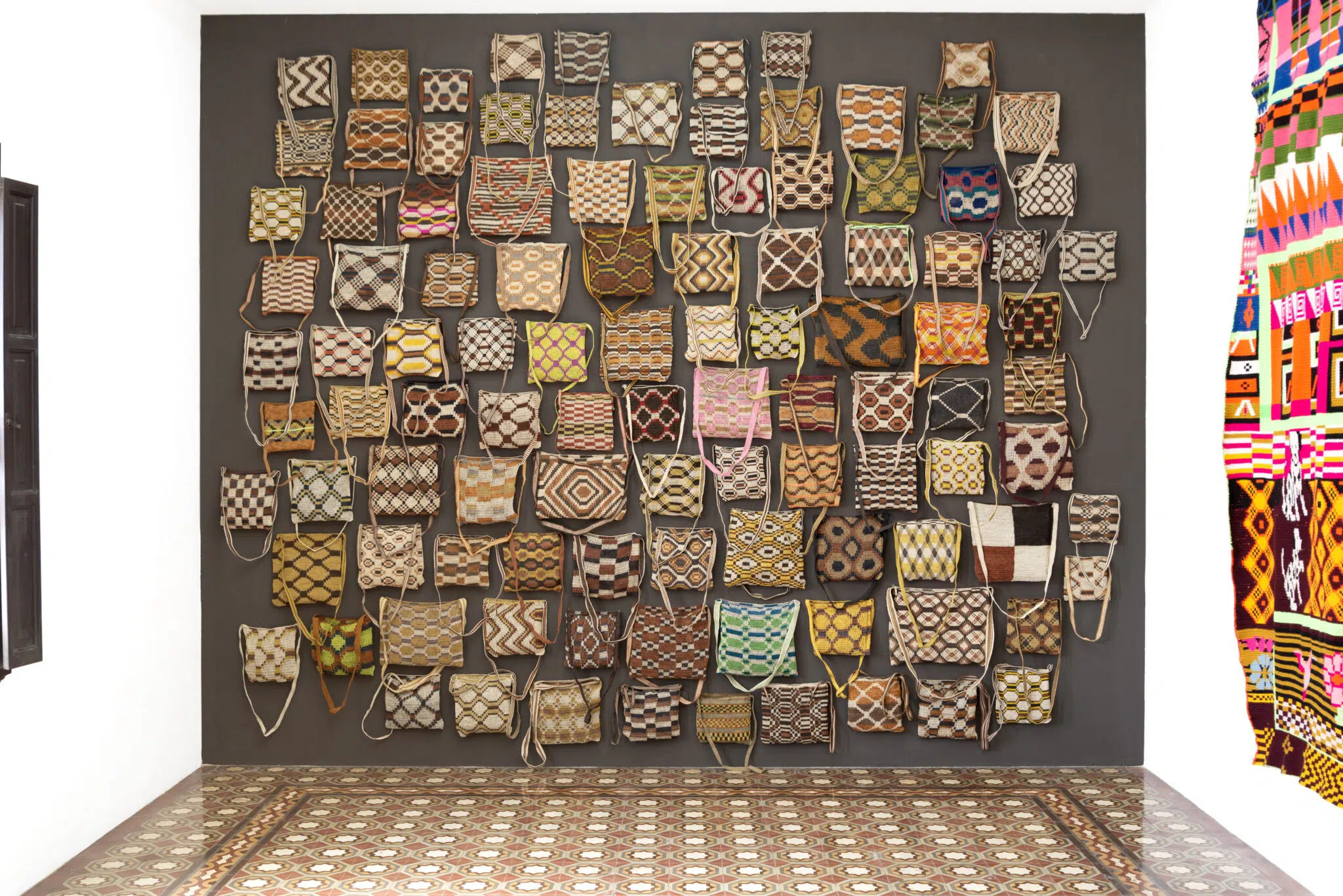 Sil&auml;t, &ldquo;Hilulis tenkay (Yicas That Are Songs),&rdquo; 2024. Chaguar fiber (bromelia hieronymi), natural pigments from the Chaco plain, and dyes. (Courtesy of the artist)