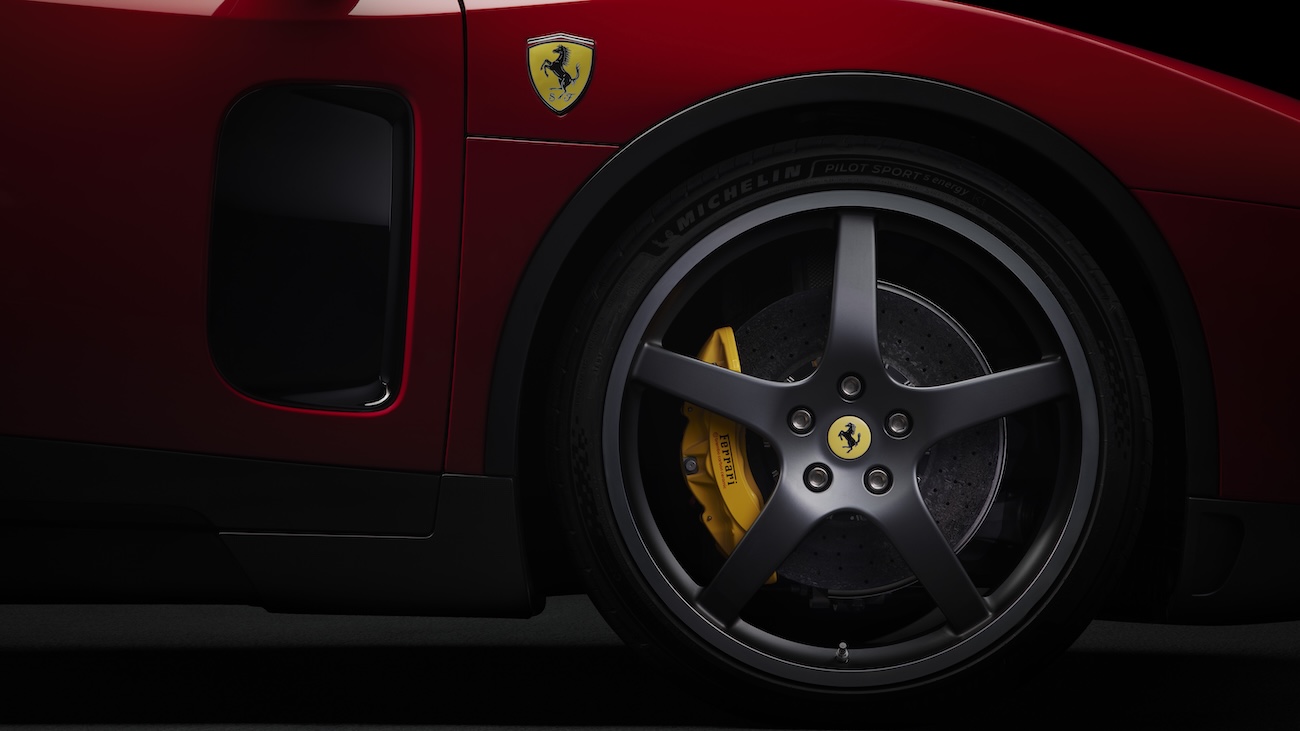 Ferrari Luce exterior red, wheel close up