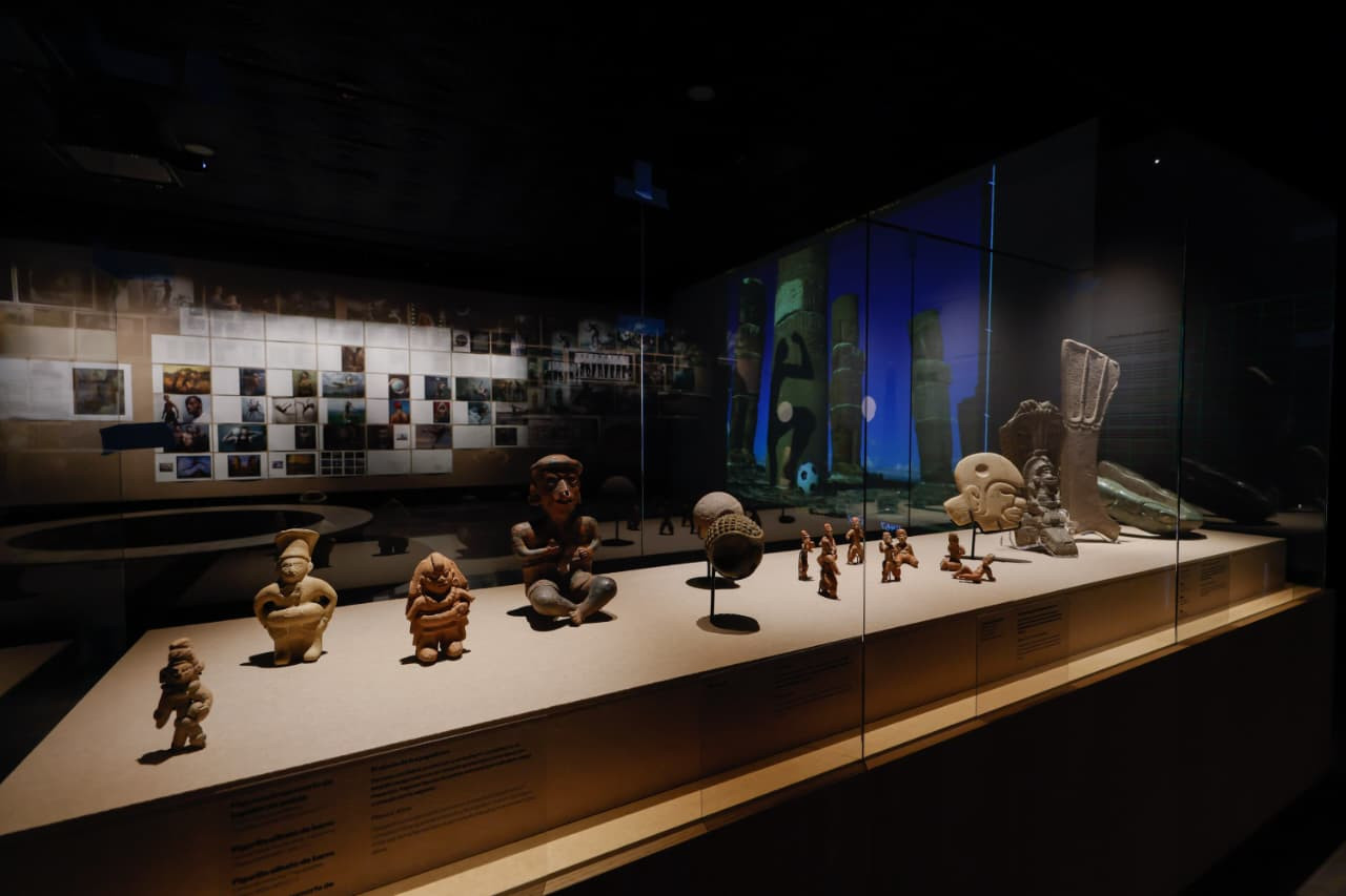 Mesoamerican figurines referencing ball game