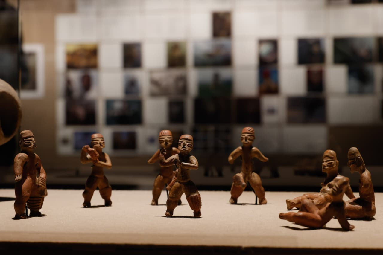Mesoamerican figurines referencing ball game