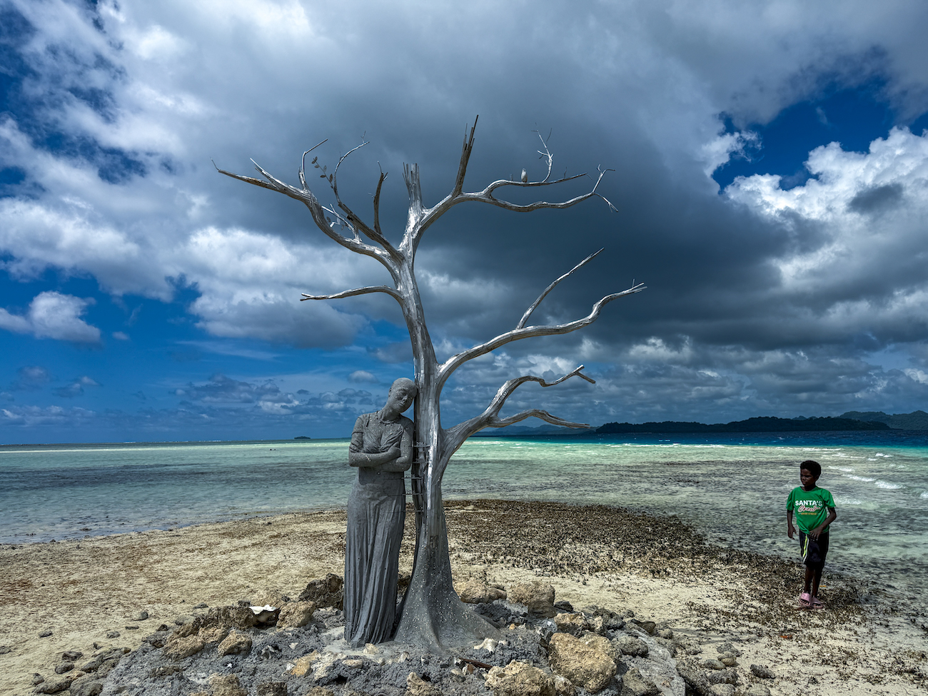 Jason deCaires Taylor’s Underwater Sculpture Honors a Solomon Islands