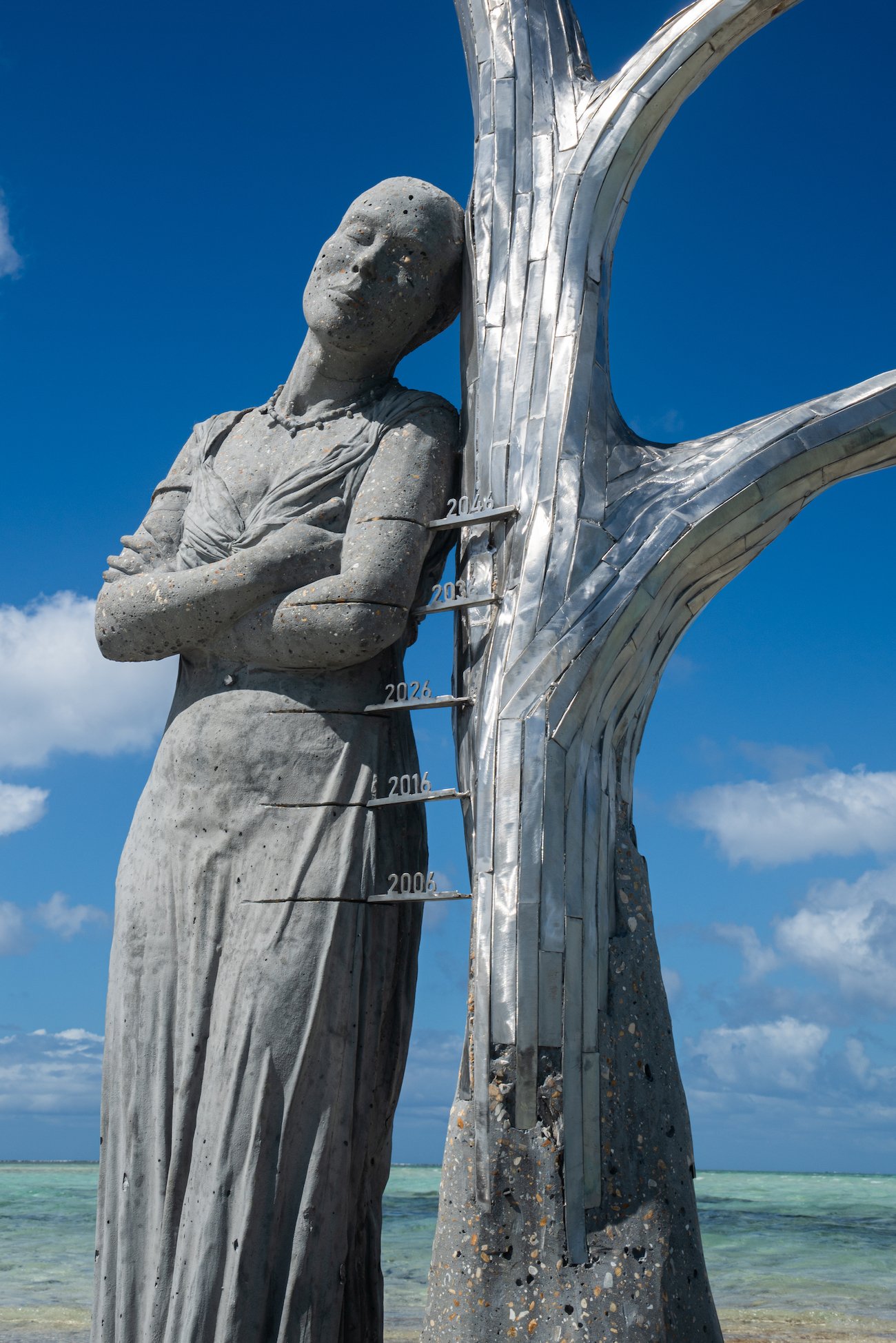 Jason deCaires Taylor’s Underwater Sculpture Honors a Solomon Islands