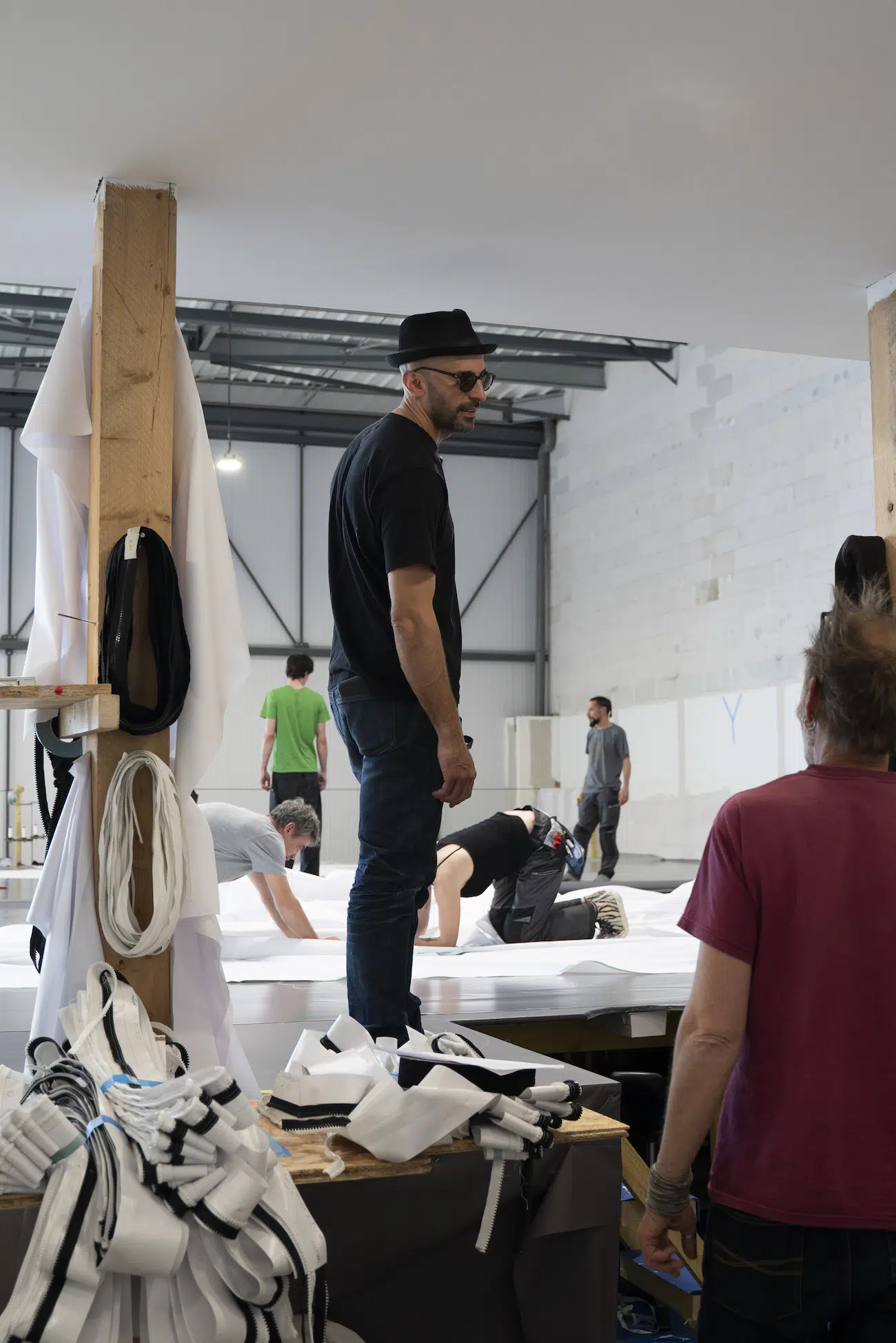 JR during the production of the fabric of La Caverne du Pont Neuf by Air Toiles Concept in Plougoumelen