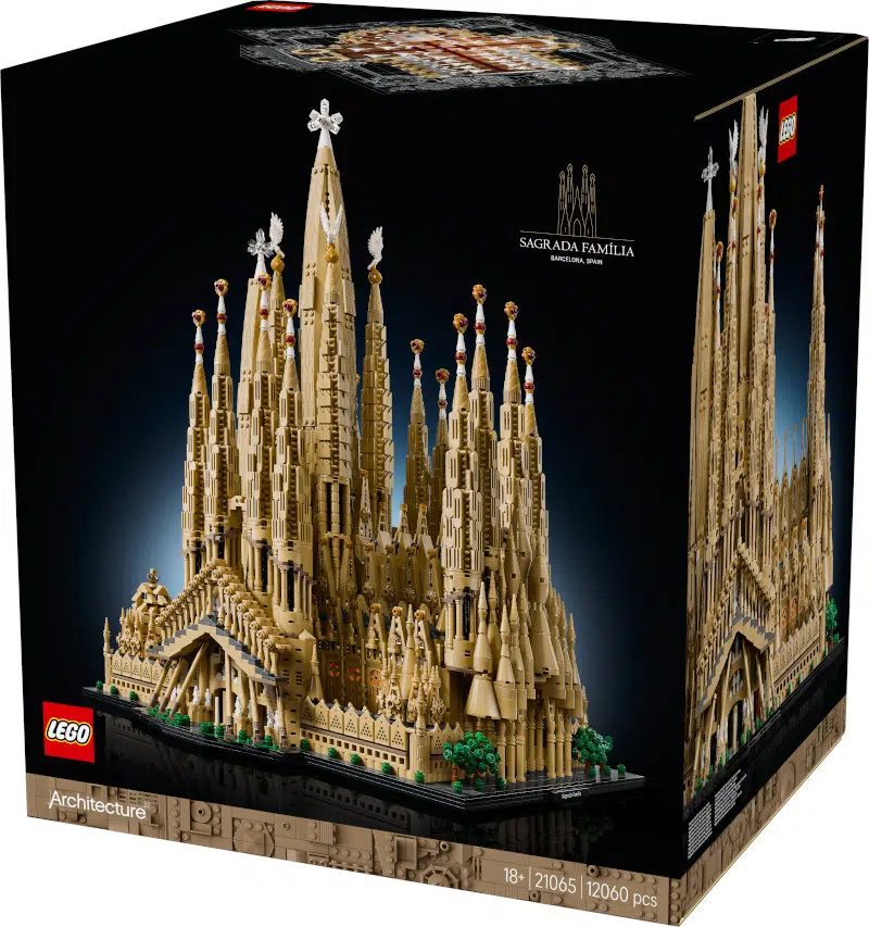 Box of LEGO Sagrada Família set
