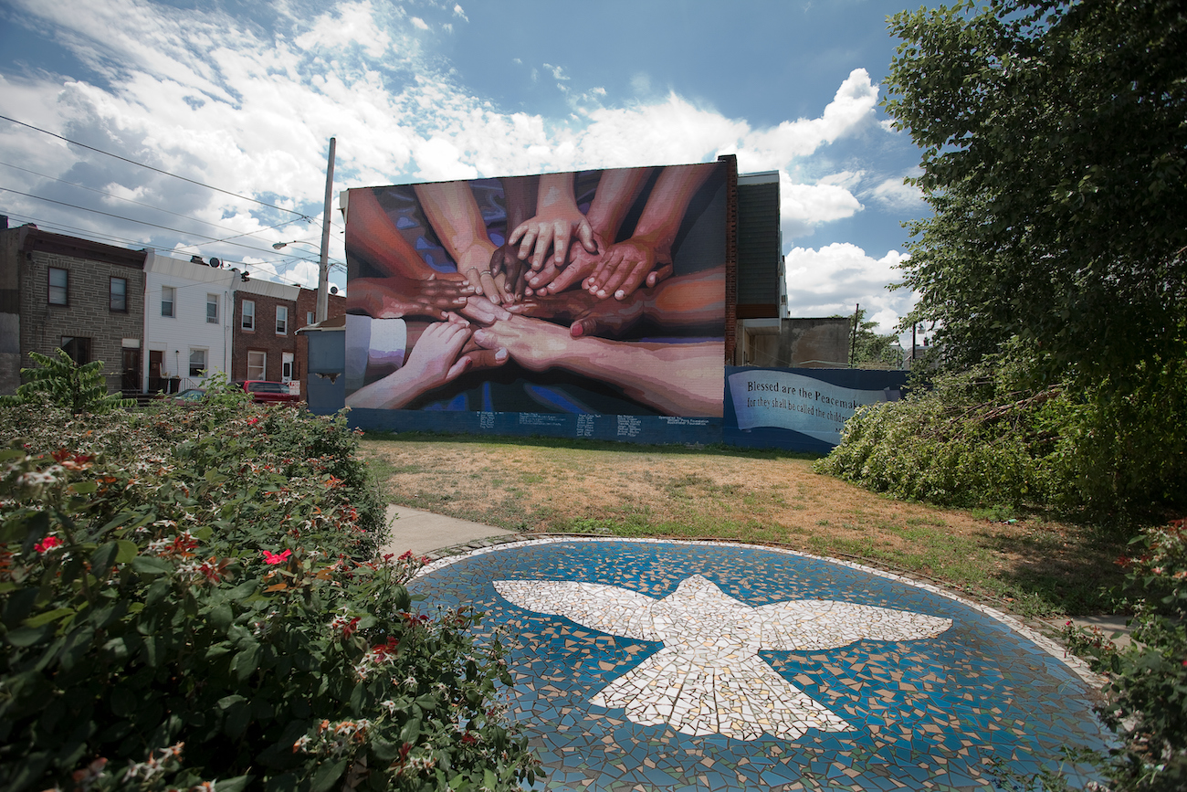 Peace Wall © 1997 City of Philadelphia Mural Arts Program / Jane Golden and Peter Pagast. 1308 S. 29th Street. Photo by Jack Ramsdale.