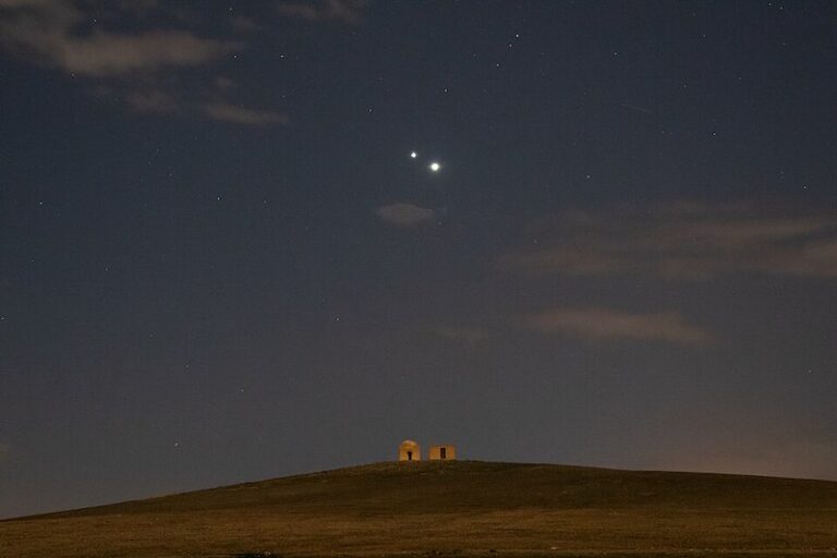 Venus and Jupiter Will Align With the Moon in a June Sky Show
