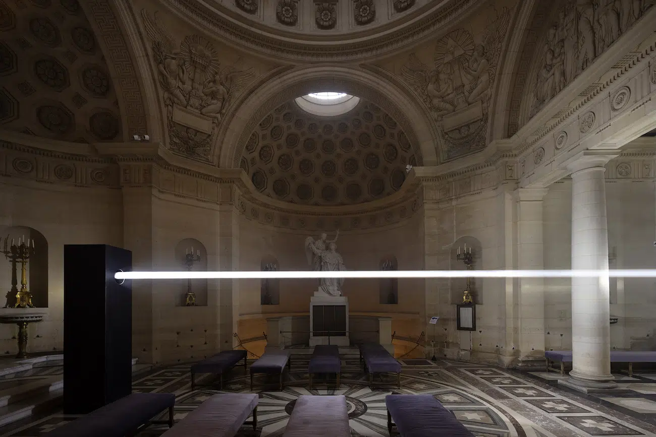 Threshold by Emilio Ferro. Site-specific light and sound installation commissioned by the City of Paris for Nuit Blanche 2026, presented at the Chapelle Expiatoire, Paris. Project direction: Studio Artera. Photo: Roberto Conte.