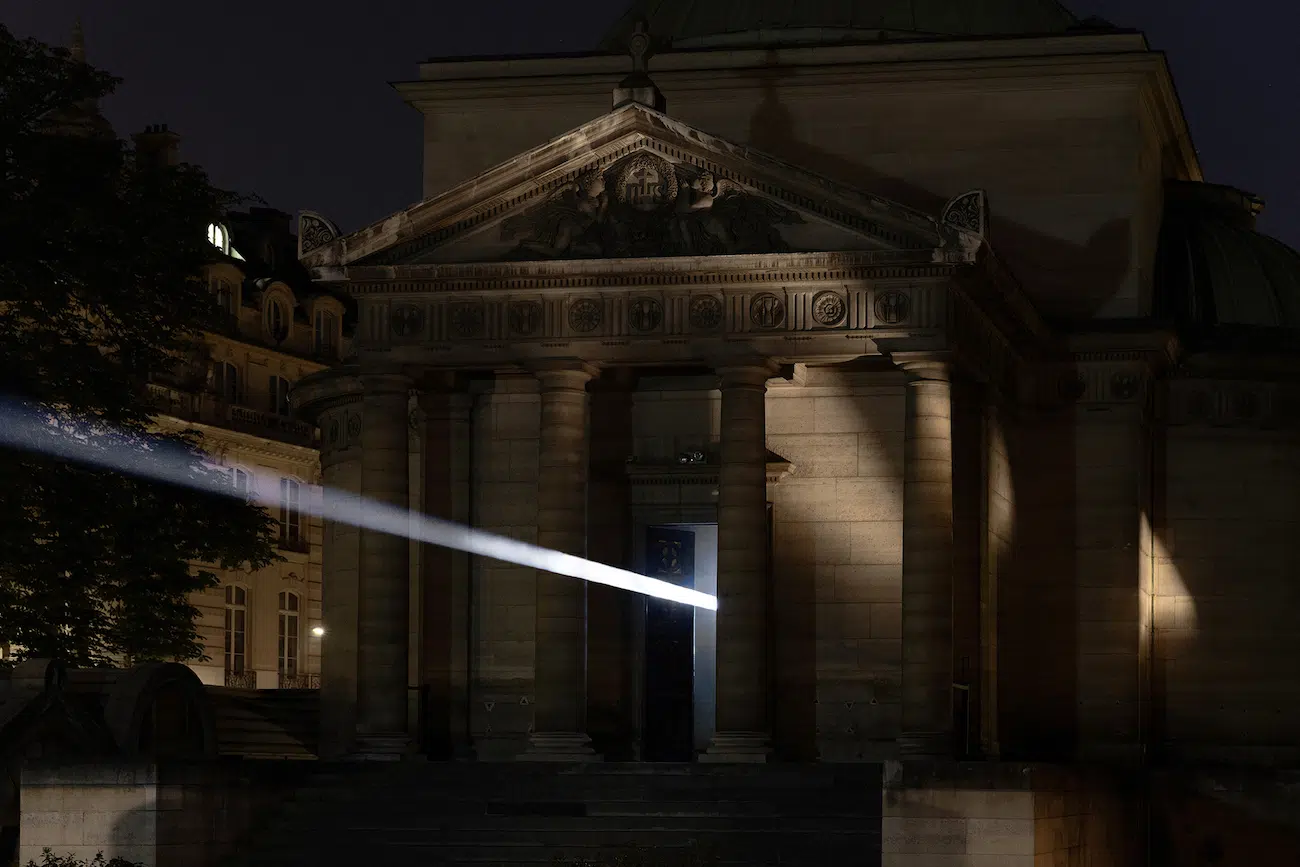 Threshold by Emilio Ferro. Site-specific light and sound installation commissioned by the City of Paris for Nuit Blanche 2026, presented at the Chapelle Expiatoire, Paris. Project direction: Studio Artera. Photo: Roberto Conte.