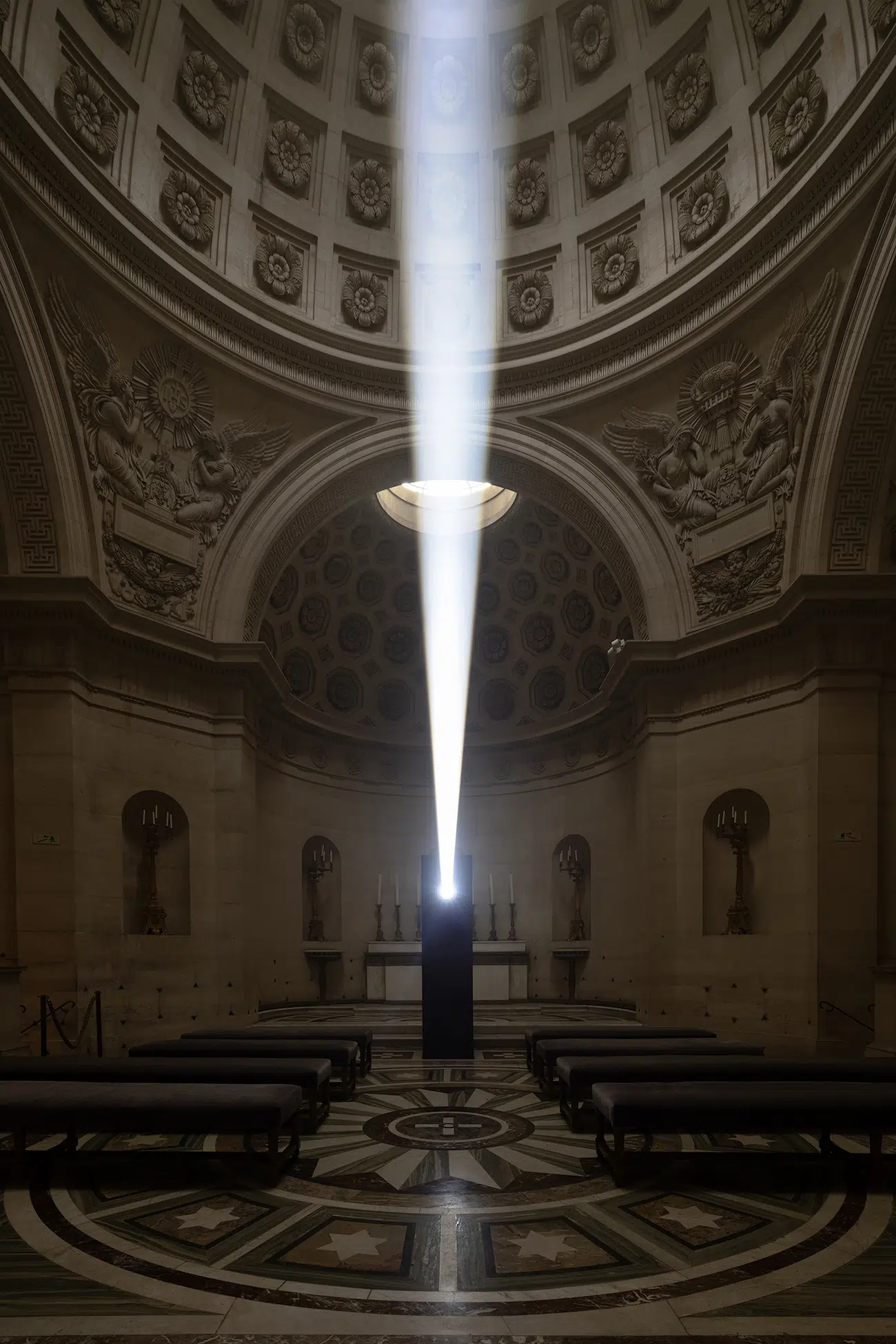 Threshold by Emilio Ferro. Site-specific light and sound installation commissioned by the City of Paris for Nuit Blanche 2026, presented at the Chapelle Expiatoire, Paris. Project direction: Studio Artera. Photo: Roberto Conte.