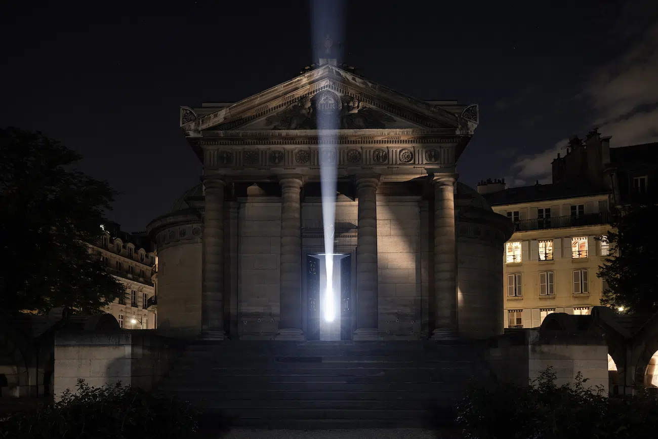 Threshold by Emilio Ferro. Site-specific light and sound installation commissioned by the City of Paris for Nuit Blanche 2026, presented at the Chapelle Expiatoire, Paris. Project direction: Studio Artera. Photo: Roberto Conte.